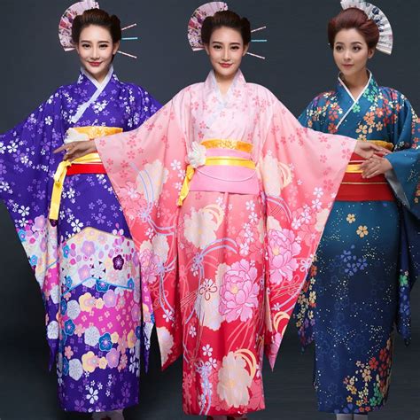 tenue traditionnelle japonaise femme|20 Vêtements japonais traditionnels à découvrir